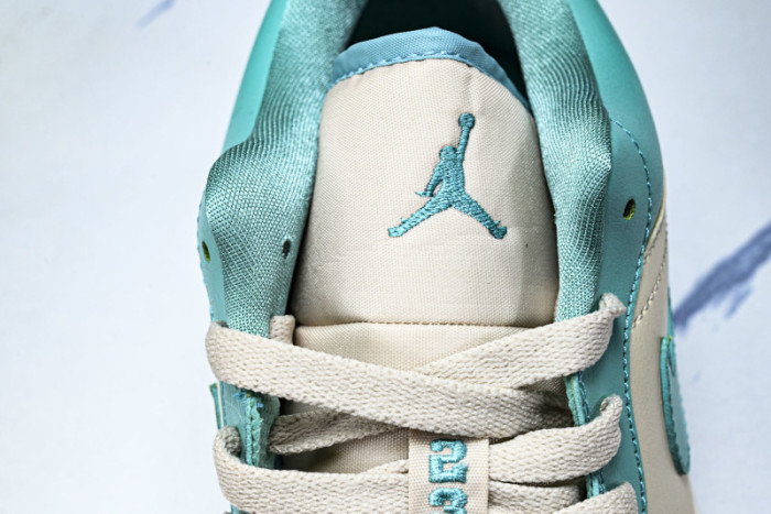 Air Jordan 1 Low  DC0774-131