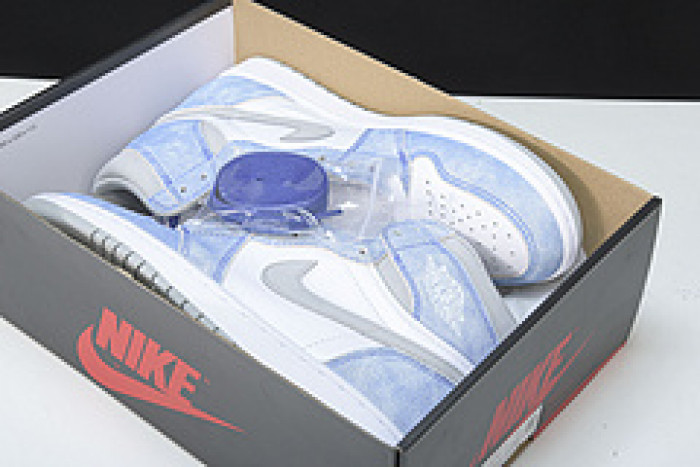 Air Jordan 1 Retro High OG Hyper Royal  555088-402