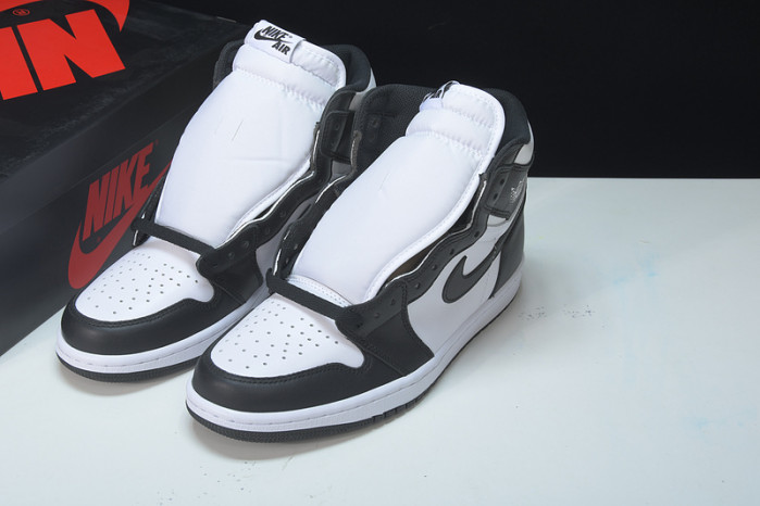 Air Jordan 1 Retro Black White (2014) 555088-010