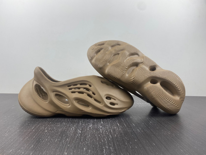 Yeezy Foam Runner “Flax” GV6842