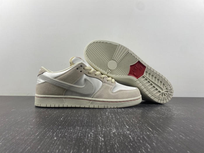 Nike SB Dunk Low 2024 WHITE/GREY/SILVER FZ5654-100