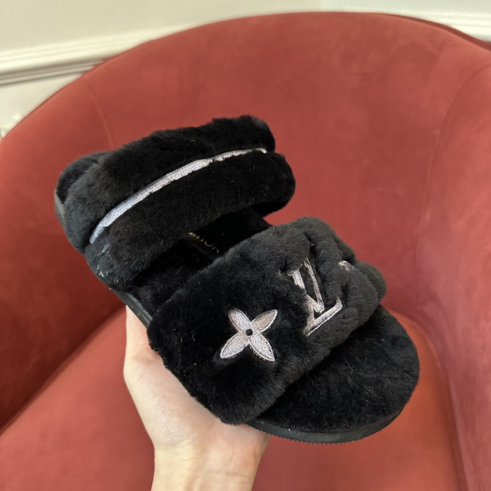 LV SLIPPERS
