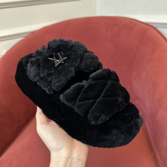 LV SLIPPERS