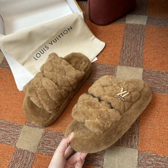 LV SLIPPERS