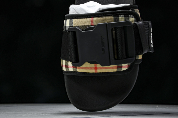 BURBERRY Slide