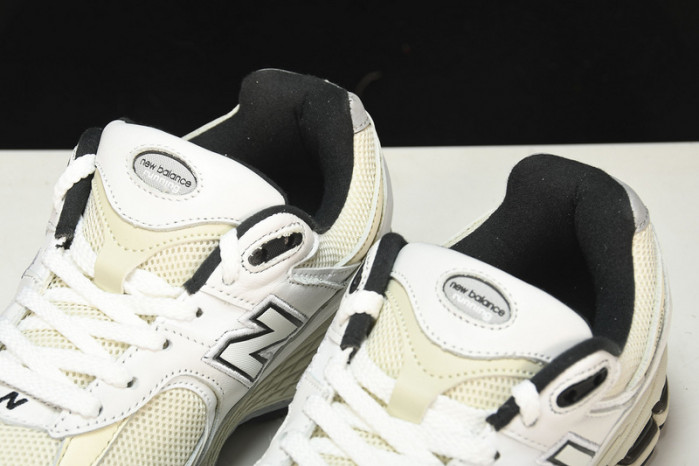 New Balance yeeshoes  ML2002RQ