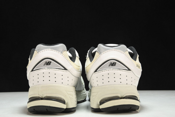 New Balance yeeshoes  ML2002RQ