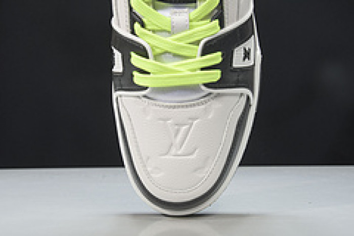 LV SNEAKER LOW YEE-004