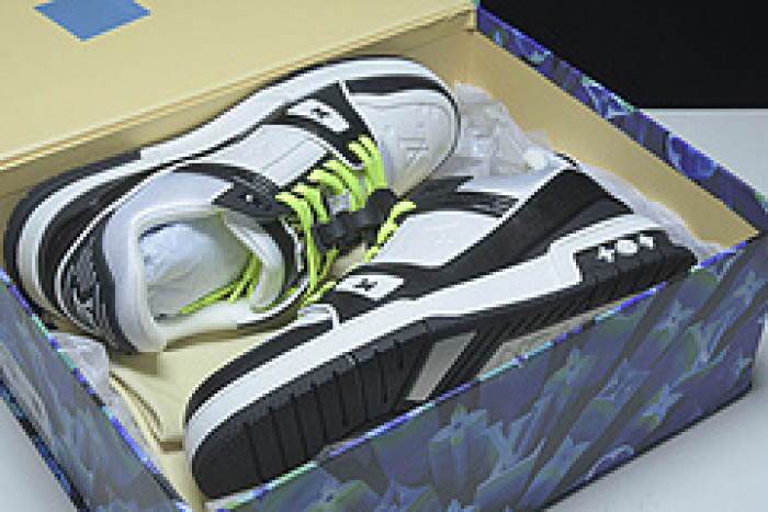 LV SNEAKER LOW YEE-004