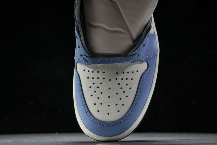 Air Jordan 1 High OG“First in Flight”  FD2596-400