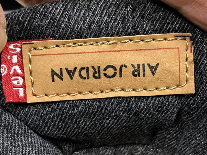 Air Jordan 4 Retro Levis NRG  Levis - Black Denim AO2571-001