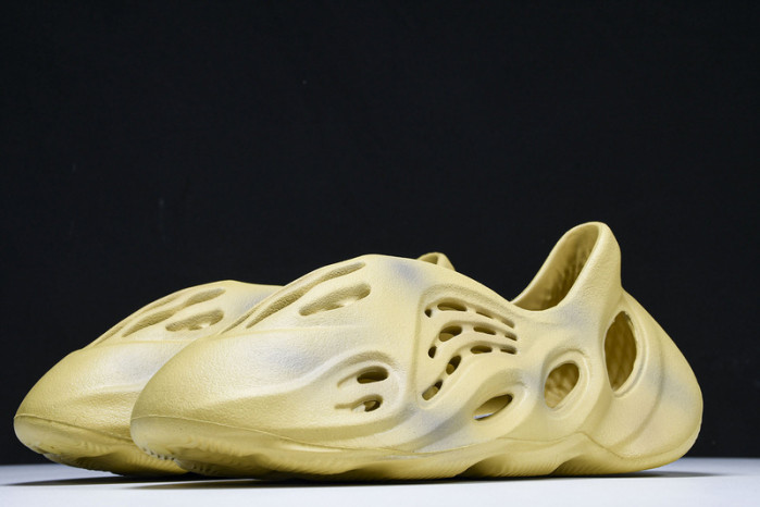 Yeezy Foam Runner  “Desert Sand” GV6843