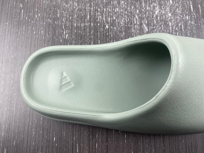 YEEZY SLIDE  ID5480
