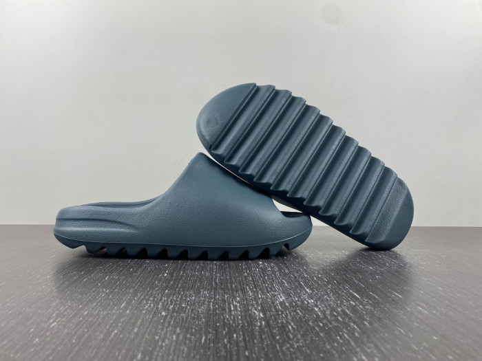YEEZY SLIDE “Slate Marine” ID2349