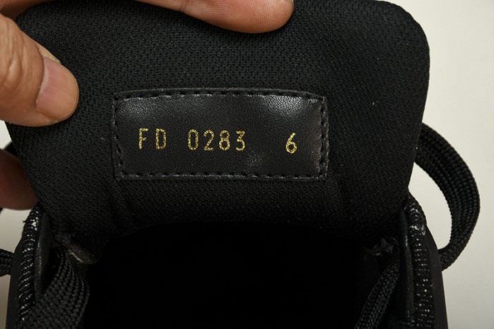 LV SNEAKER LOW  020401