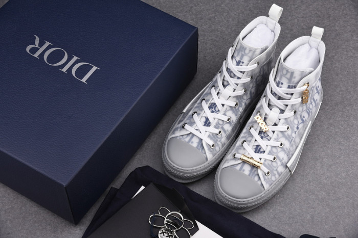 D10R B23 Oblique High Top Sneaker